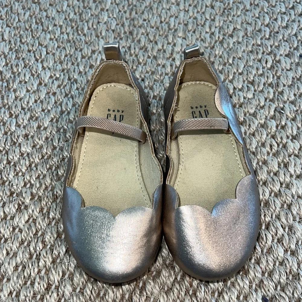 Baby Gap Girls Metallic Gold Flats size 7